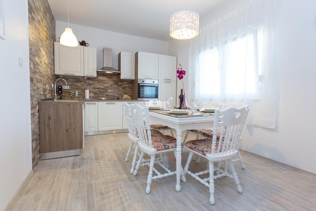 Apartment Perunika Zadar Exteriör bild